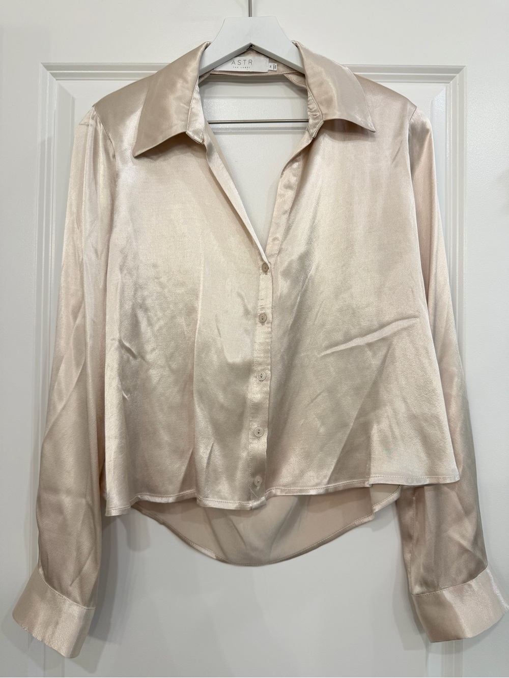 ASTR the Label Champagne Satin Draped Back Blouse M